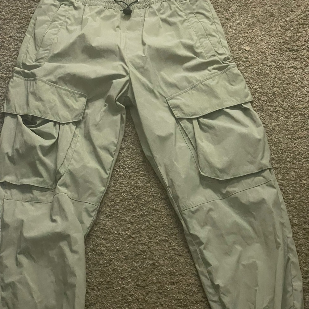 H&M Gray Cargo Pants with Relaxed Fit